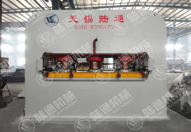 下置式單貼面壓機(jī)(900T-1600T) 下置式單貼面壓機(jī)(900T-1600T)